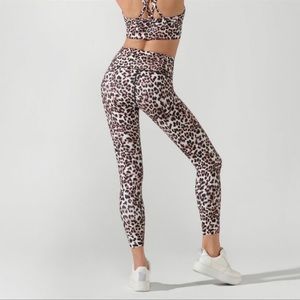 Lorna Jane Set - Bra Size Small, Pants Size Small 7/8 length